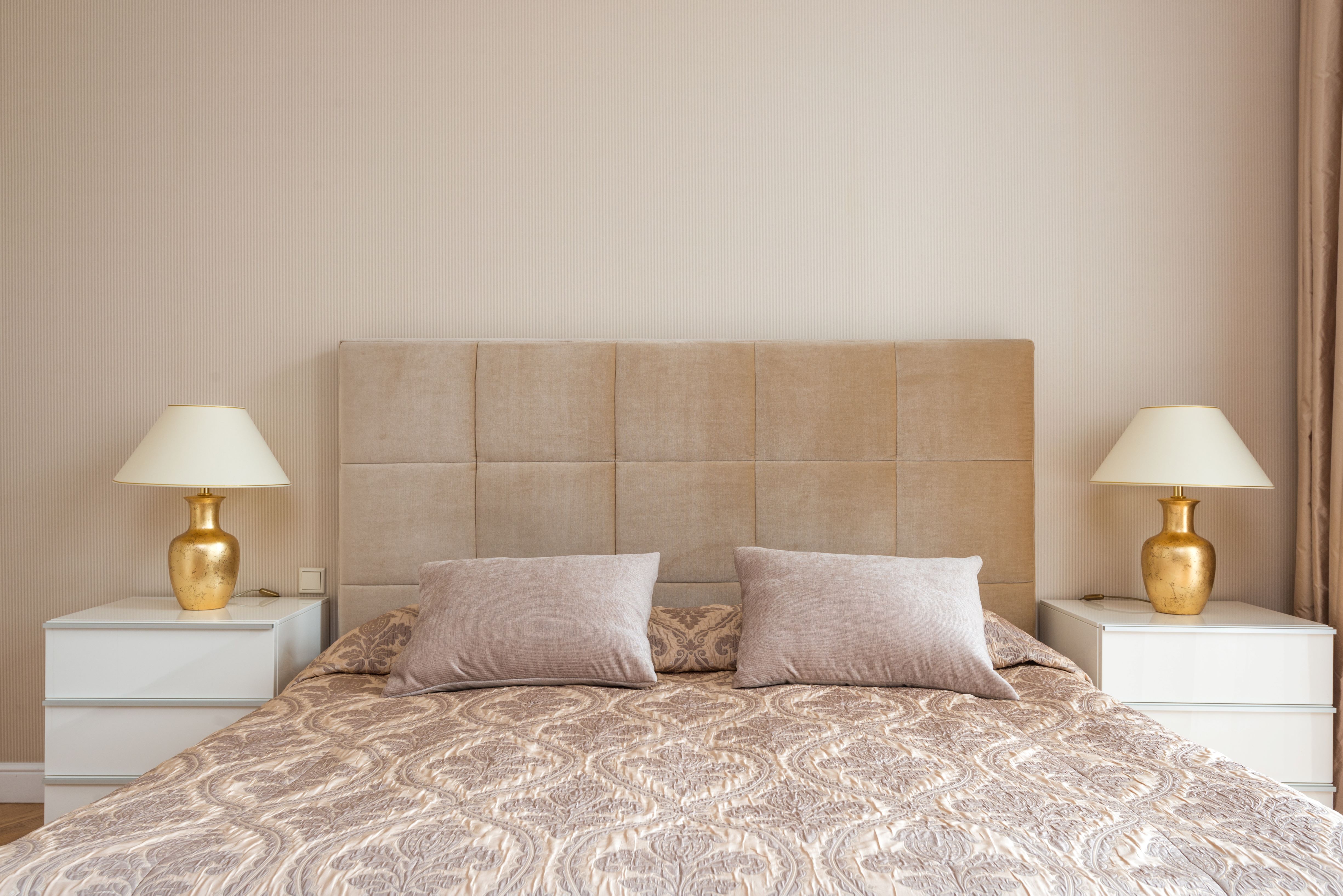 Łóżko kontynentalne 180×200 z pojemnikiem: praktyczne i stylowe rozwiązanie do sypialni